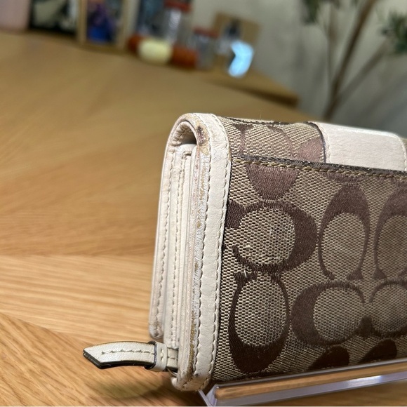 Coach Signature Canvas Trifold Wallet - Picture 8 of 12